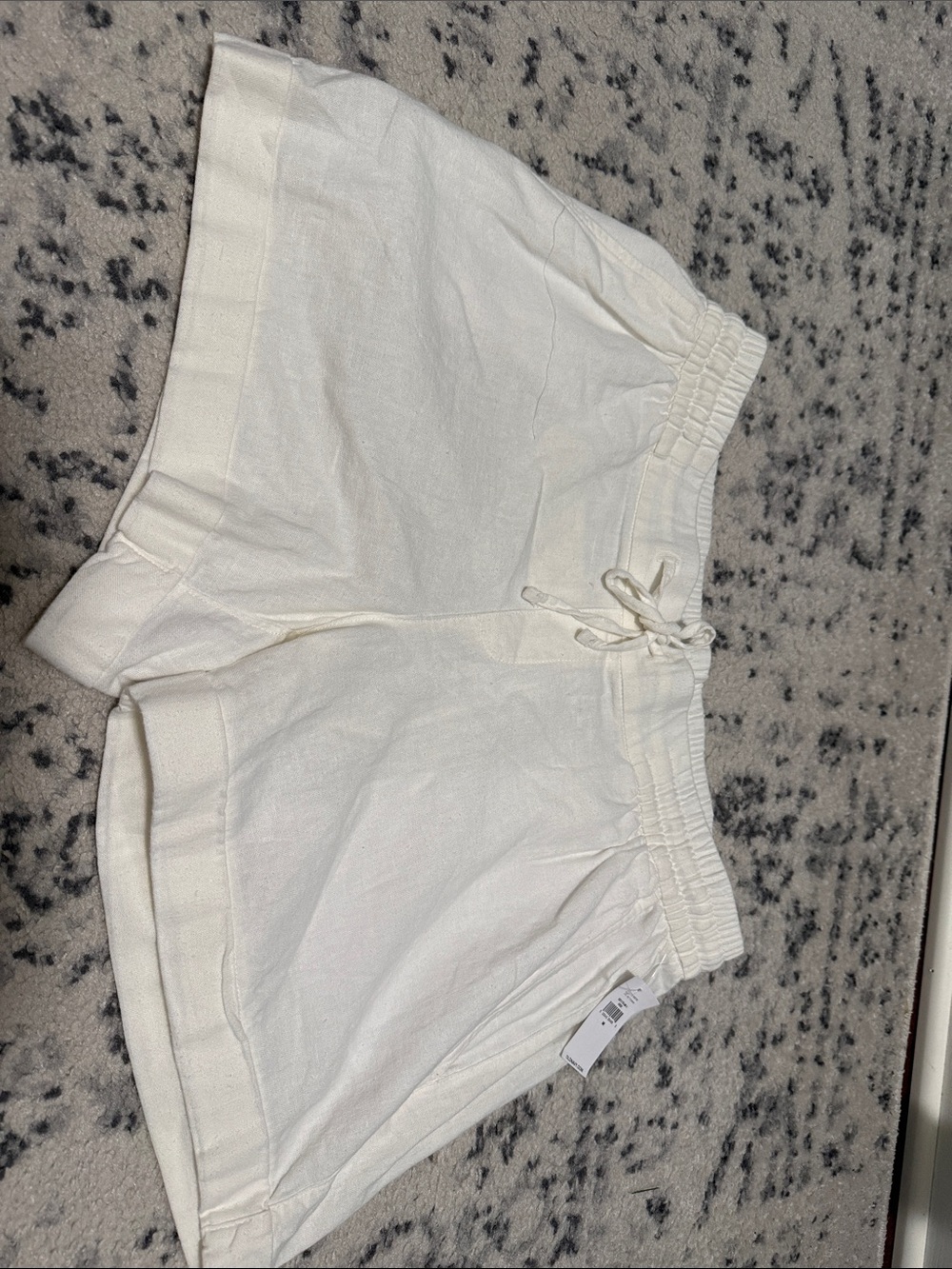 Women's Old Navy White Drawstring/elastic waist Casual Shorts. Size medium